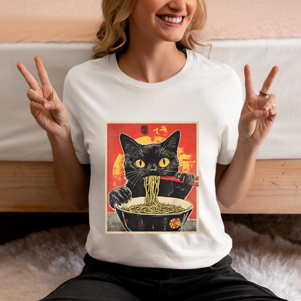 Xanawood Cat Eating Ramen Vintage Japanese Pop Art Noodles Cat T-Shirt