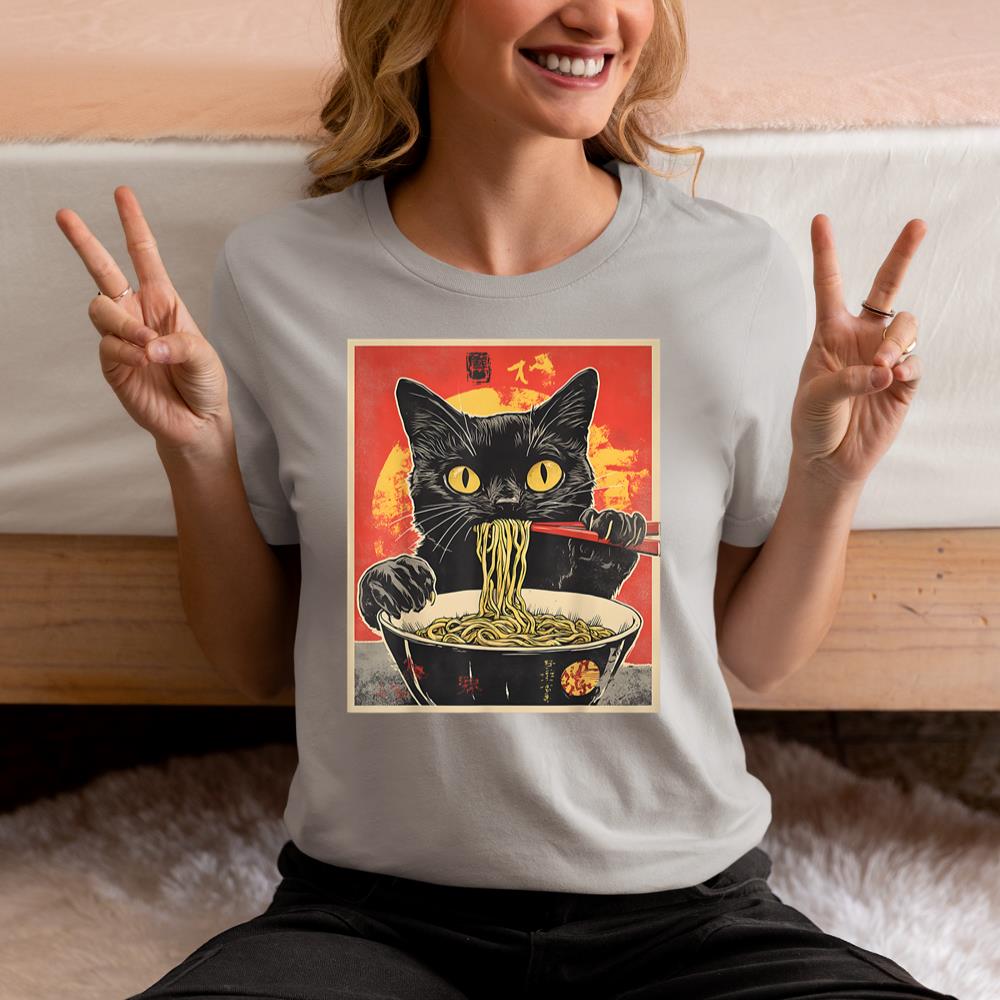 Xanawood Cat Eating Ramen Vintage Japanese Pop Art Noodles Cat T-Shirt