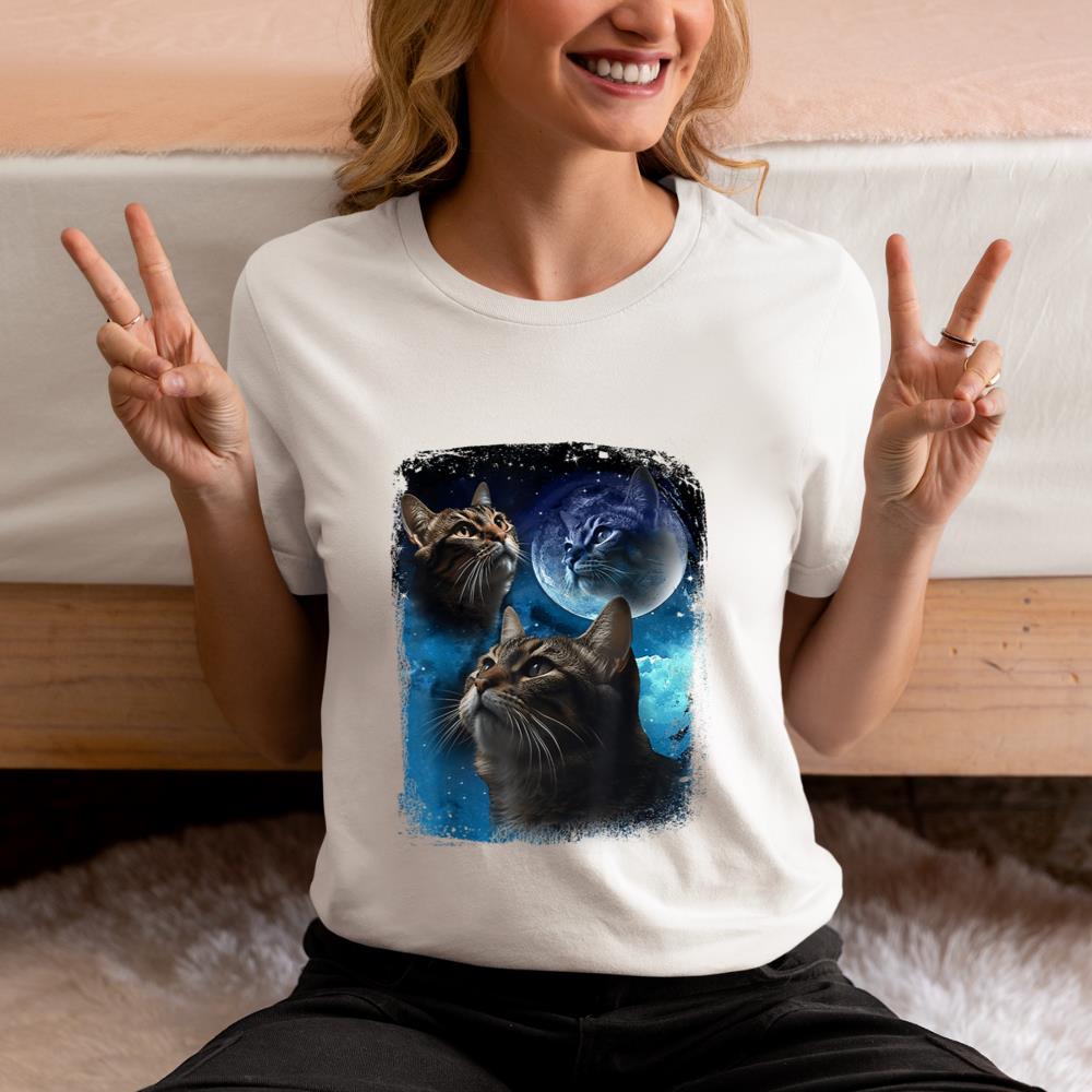 Xanawood Cats Howl at Moon Funny Vintage Three Cat Howling wolf meme T-Shirt