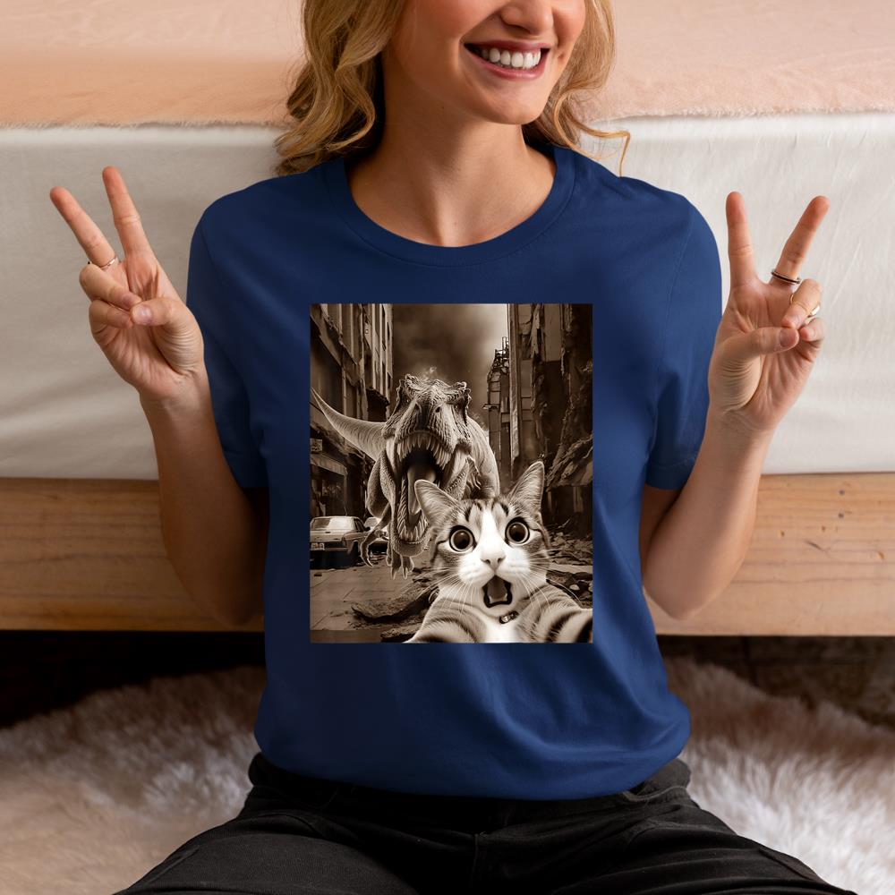 Xanawood Funny Cat Selfie With T-rex Tyrannosaurus Dinosaur T-Shirt