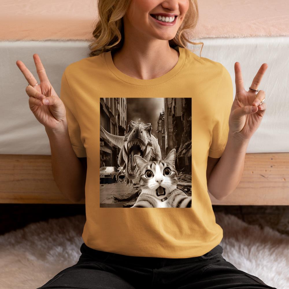 Xanawood Funny Cat Selfie With T-rex Tyrannosaurus Dinosaur T-Shirt